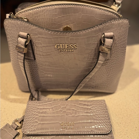 GUESS Crocodile Embossed Beige Satchel Set - Picture 1 of 10